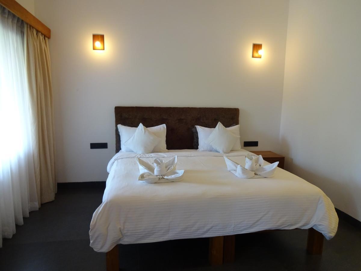 Dunhill Beach Resort Agonda Exteriör bild